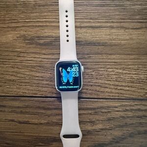 Apple Watch Series 8 41 mm with bands